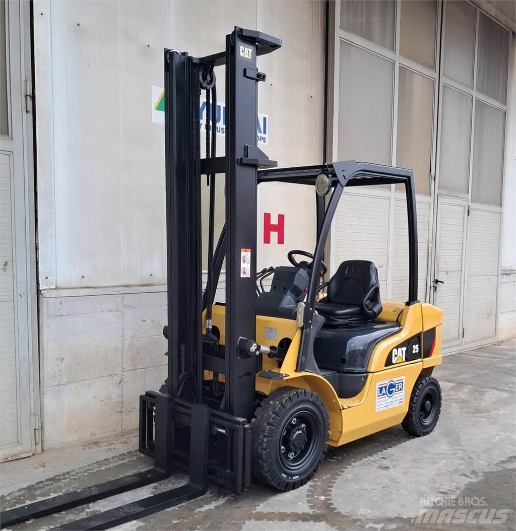 CAT DP25N 柴油卡車