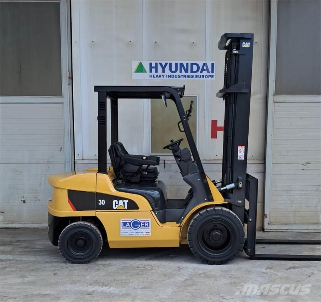CAT DP30NT 柴油卡車