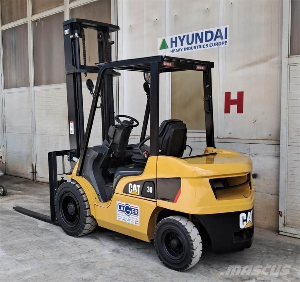 CAT DP30NT 柴油卡車