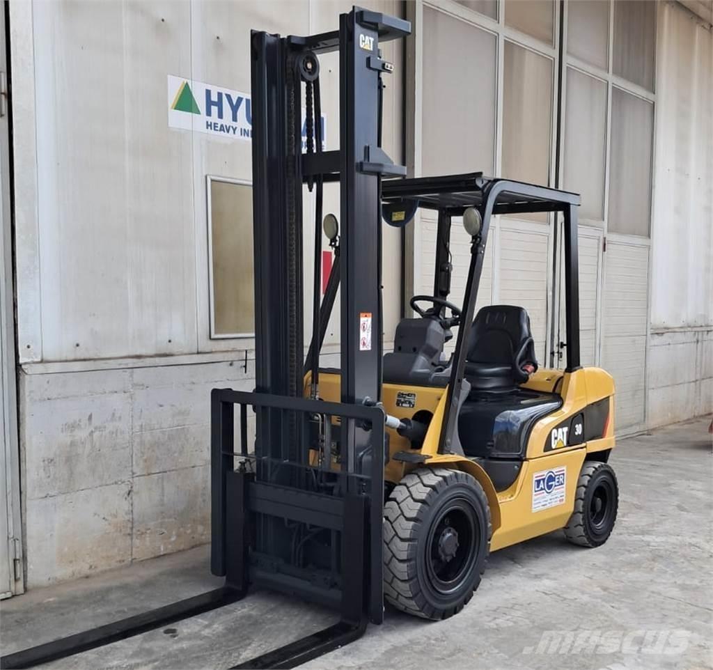 CAT DP30NT 柴油卡車