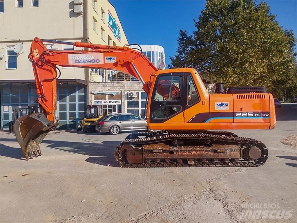 Doosan SOLAR 225NLC-V 履帶式 挖土機/掘鑿機/挖掘機