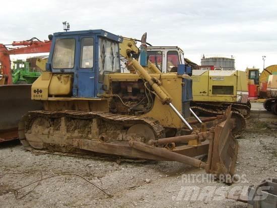 Komatsu D65E-8 履帶推土機