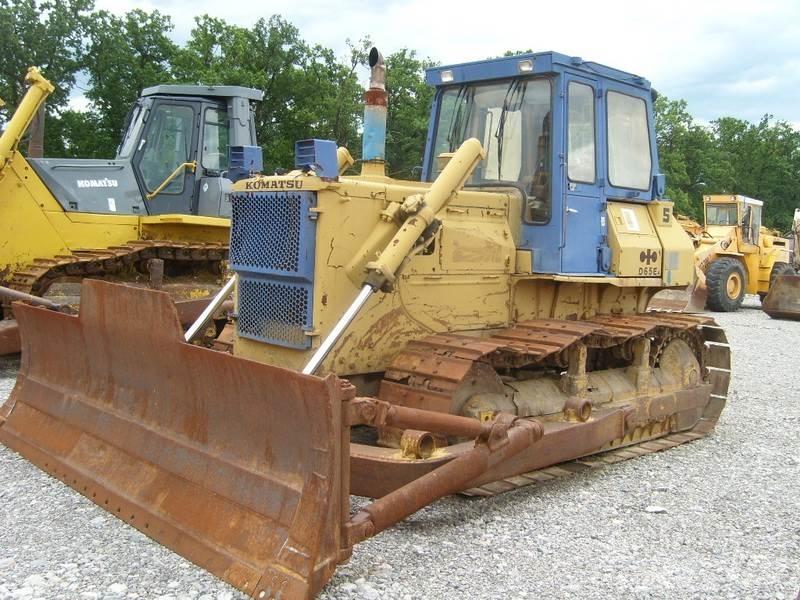 Komatsu D65E-8 履帶推土機