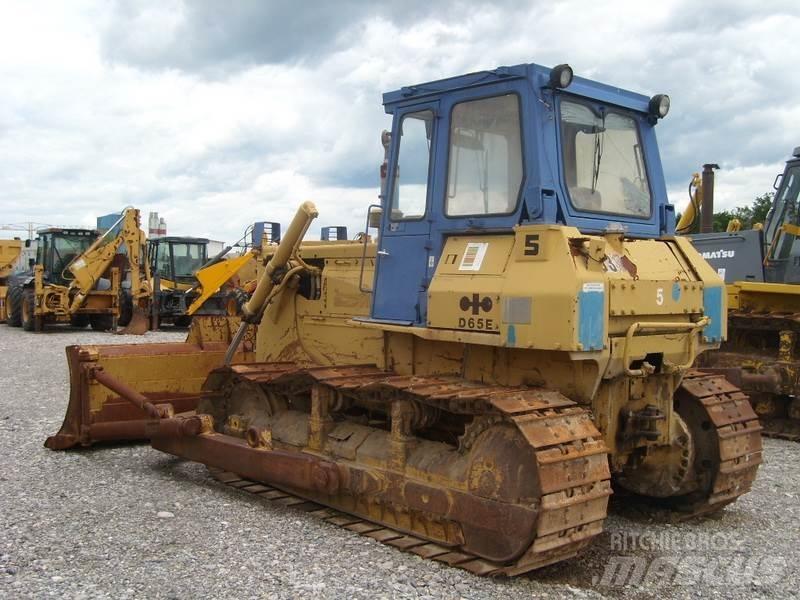 Komatsu D65E-8 履帶推土機