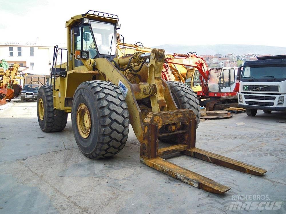 Komatsu WA500-1 輪胎式裝載機