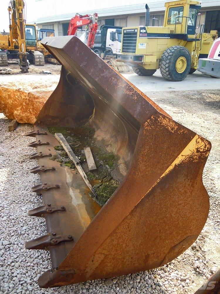 Komatsu WA500-1 輪胎式裝載機