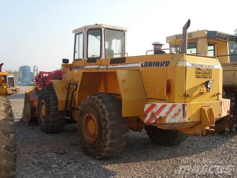 Liebherr L 551 輪胎式裝載機