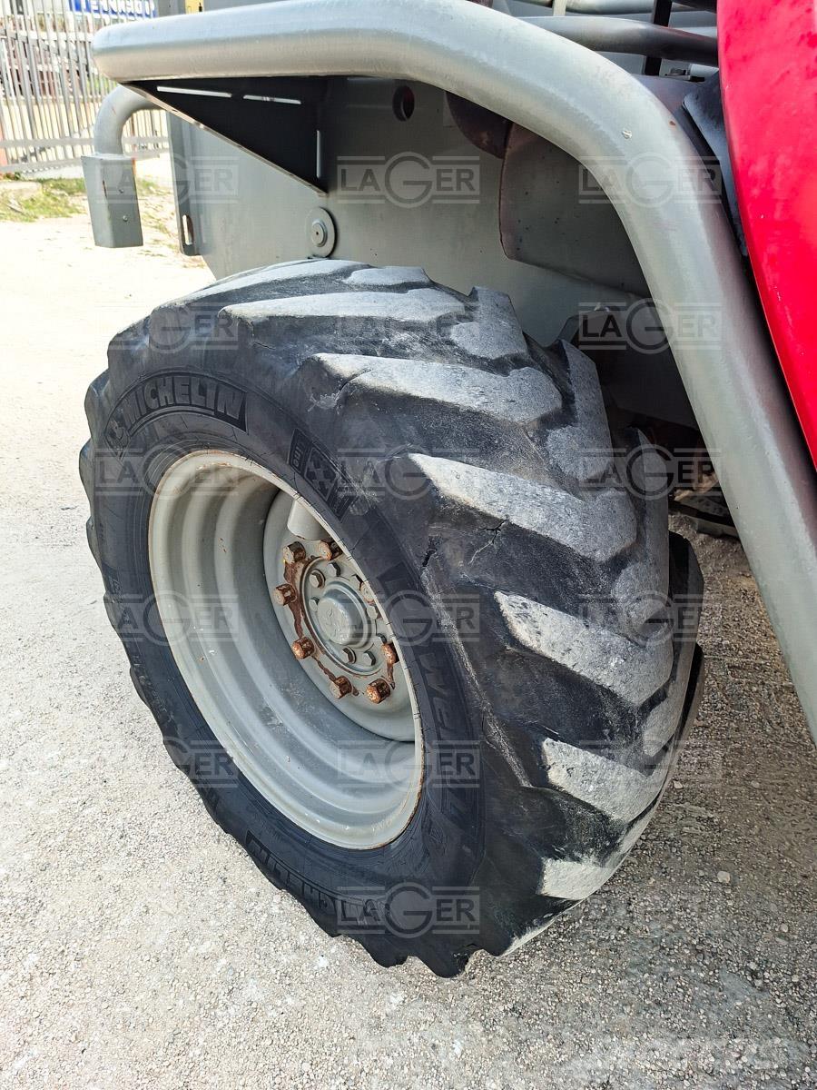 Merlo P40.17 LOX 伸縮臂操作車