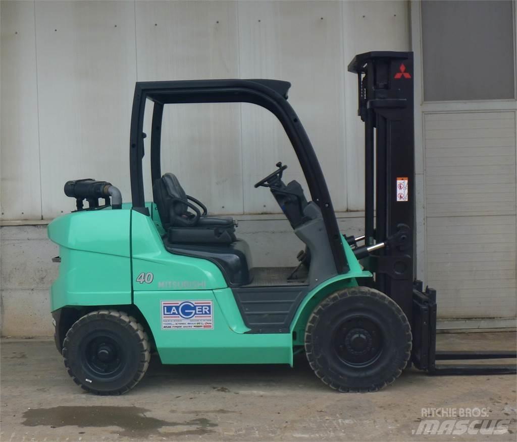 Mitsubishi FD40N 柴油卡車
