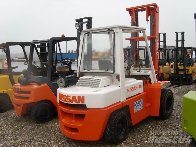 Nissan 40 柴油卡車