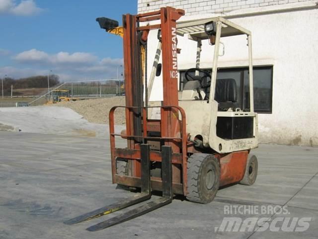Nissan M01L15 電動堆高機