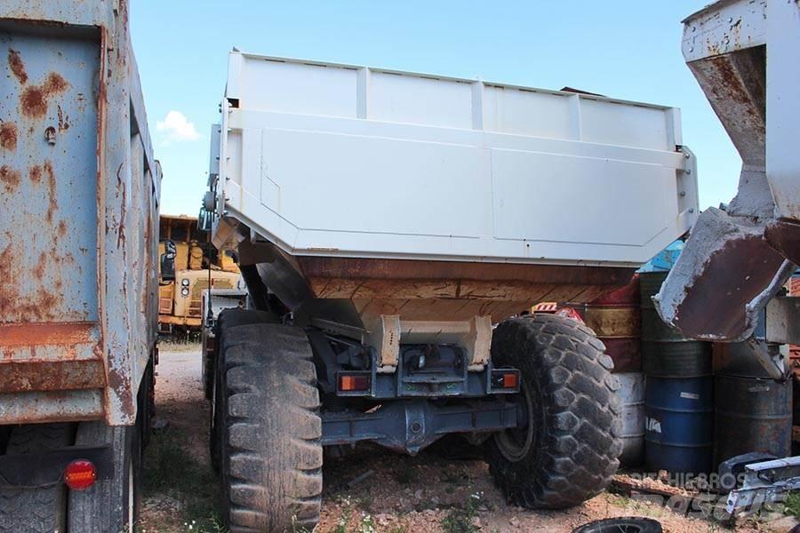 Terex TA30 鉸接式起吊車