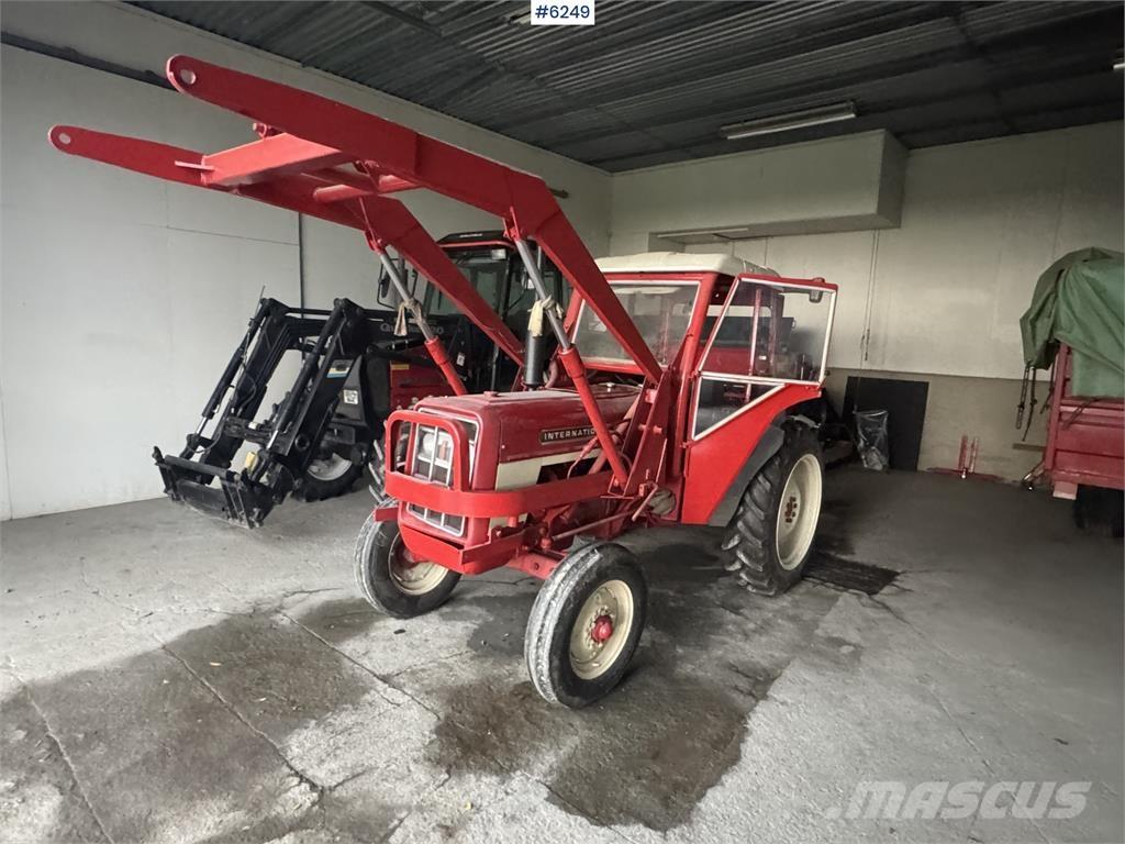 International 444 曳引機