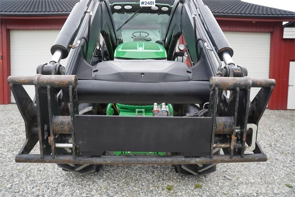 John Deere 6215R 曳引機