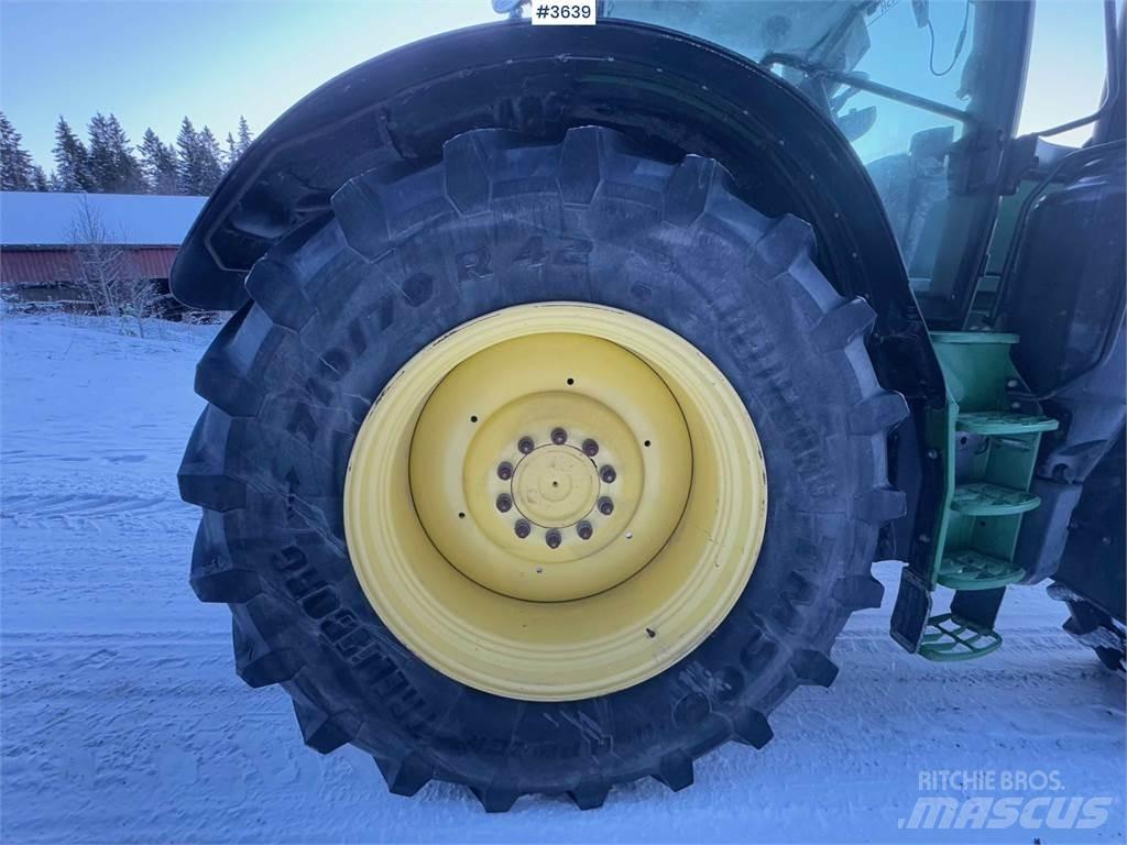 John Deere 6215R 曳引機