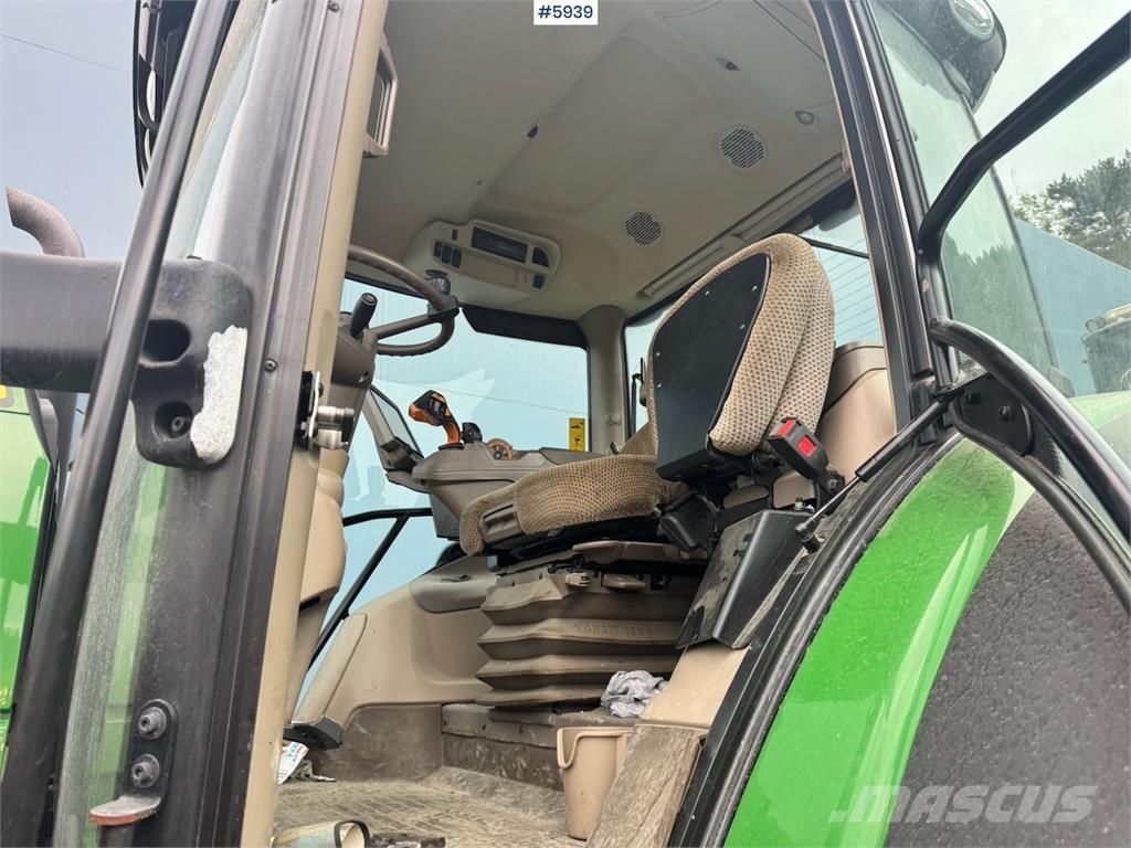 John Deere 6215R 曳引機