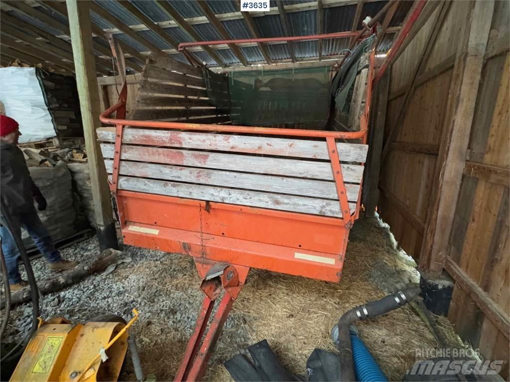 Kverneland UN7000 青飼料搬運車