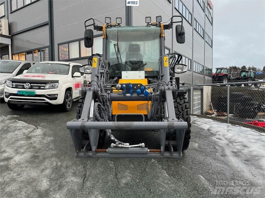 LM Trac 587 多功能裝載機