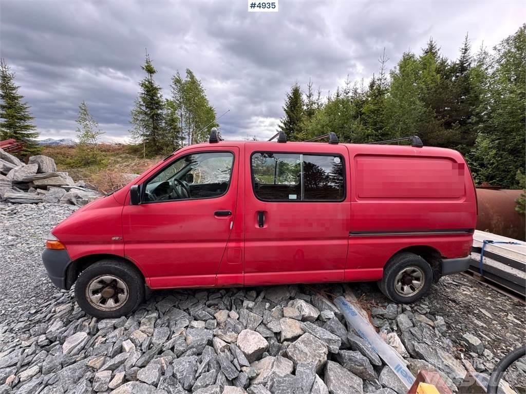 Toyota Hiace 4WD 廂式貨物運輸車
