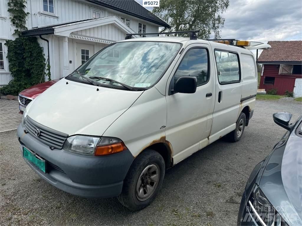 Toyota Hiace 4WD 廂式貨物運輸車