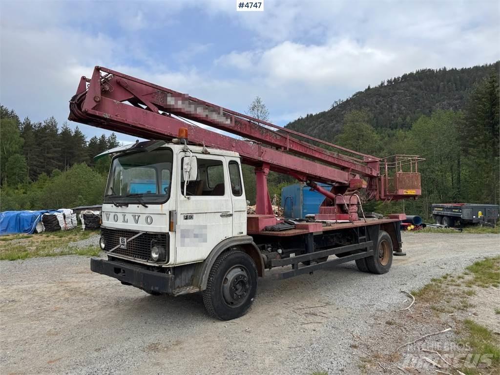 Volvo F 613 卡車裝載高空作業車