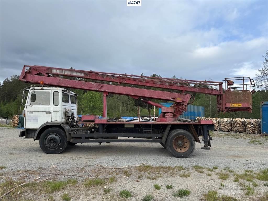 Volvo F 613 卡車裝載高空作業車