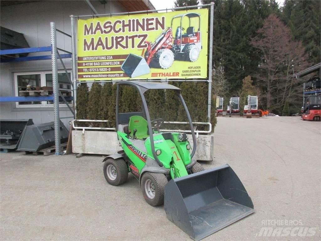 Avant 225 前端裝載機和挖掘機
