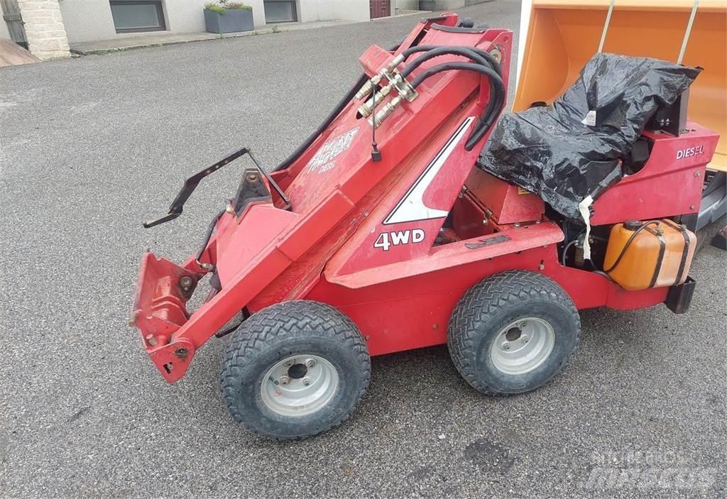 Avant 320 前端裝載機和挖掘機