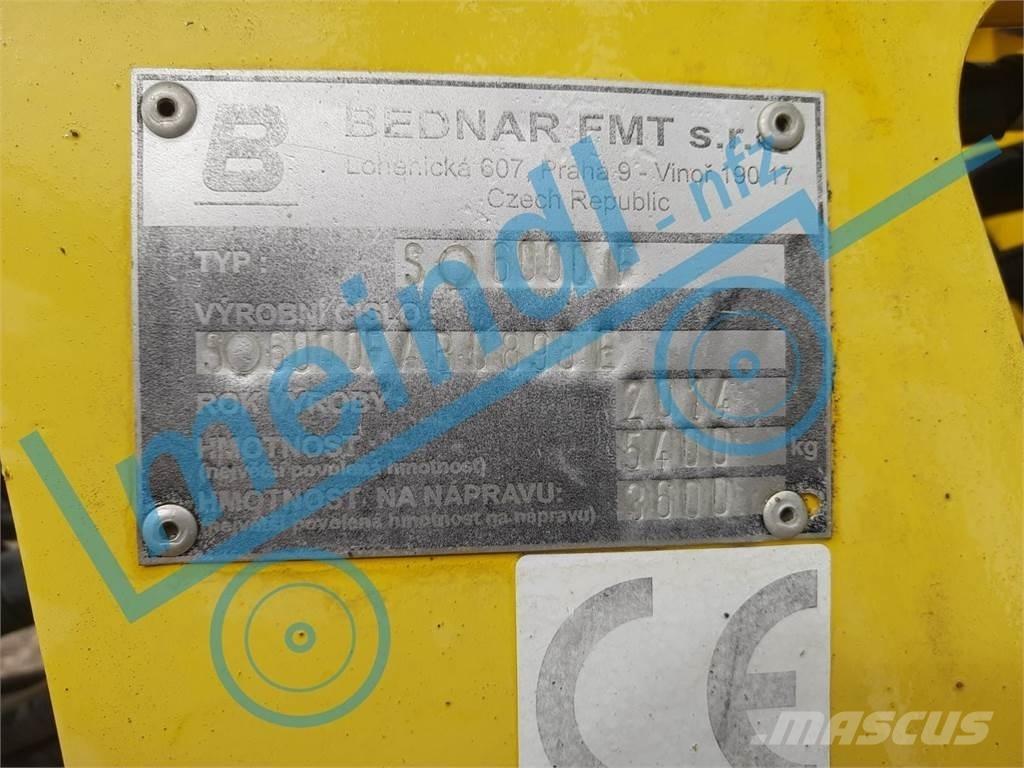 Bednar Swifter 中耕管理機