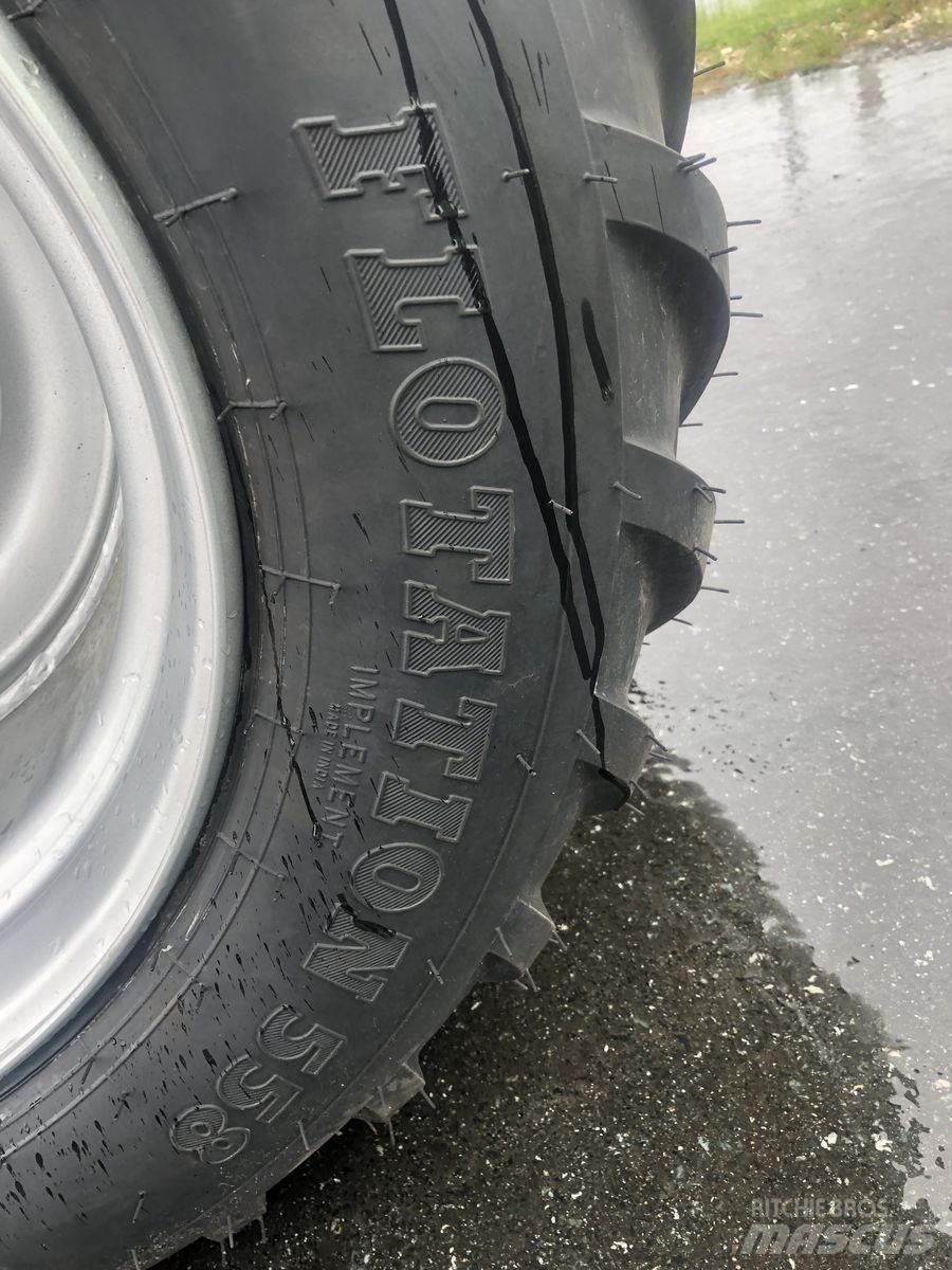 BKT Flotation 558 輪胎、車輪和輪圈