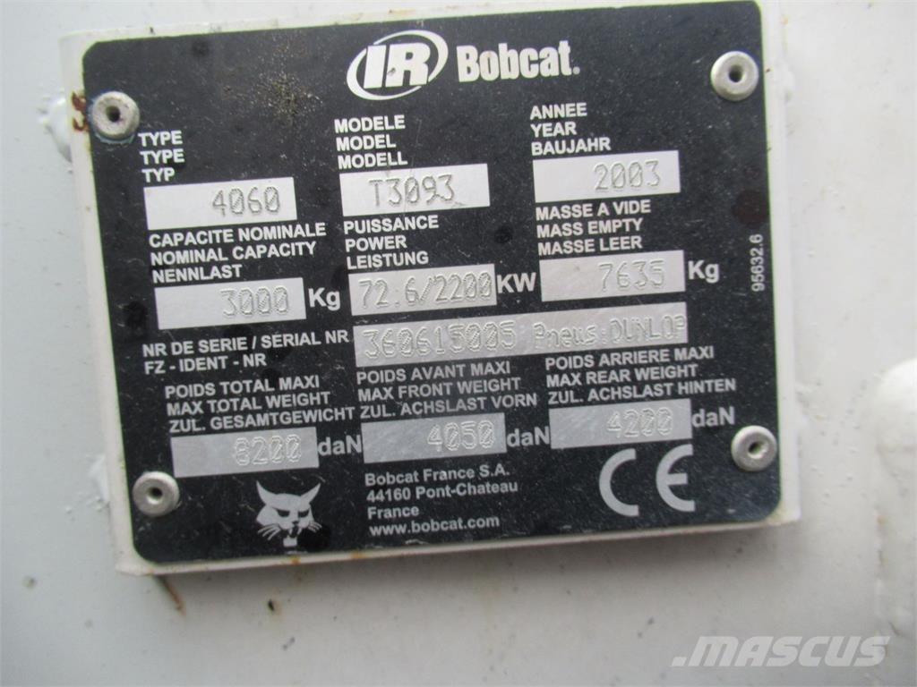 Bobcat 3093 前端裝載機和挖掘機