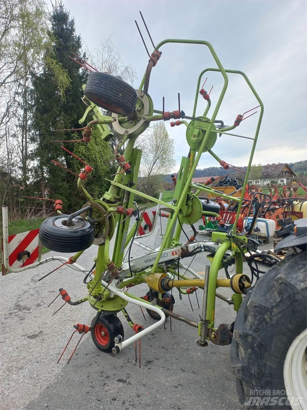 CLAAS Volto 600 耙與翻草機