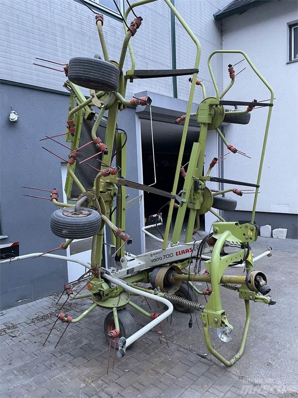CLAAS VOLTO 700 耙與翻草機