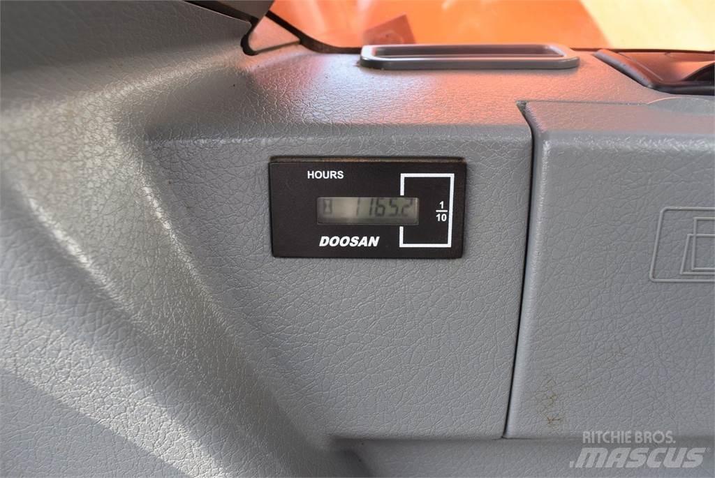 Doosan DX140LCR-3 小型挖土機/掘鑿機<7t(小型挖掘機)