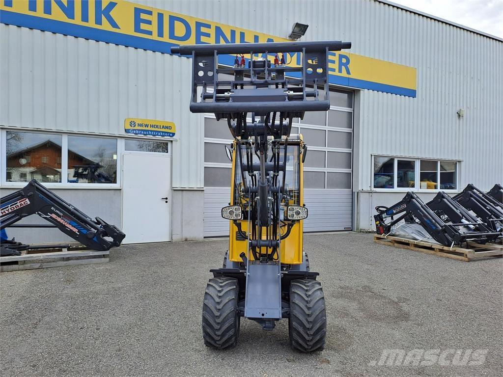 Eurotrac W 11 前端裝載機和挖掘機