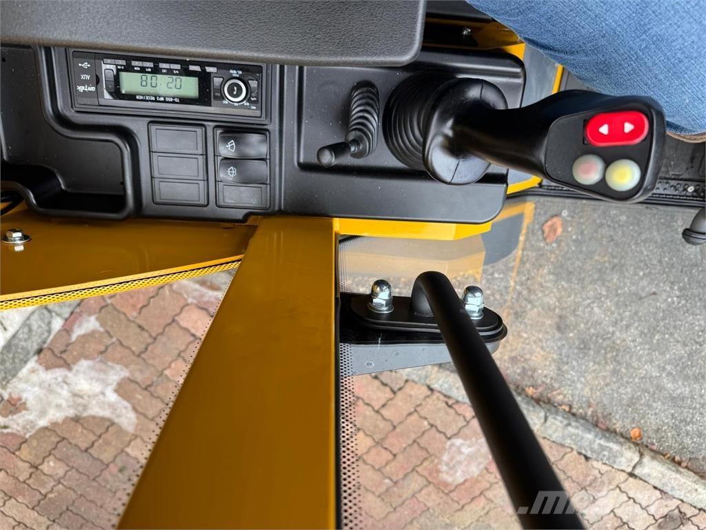 Eurotrac W 12 S 前端裝載機和挖掘機