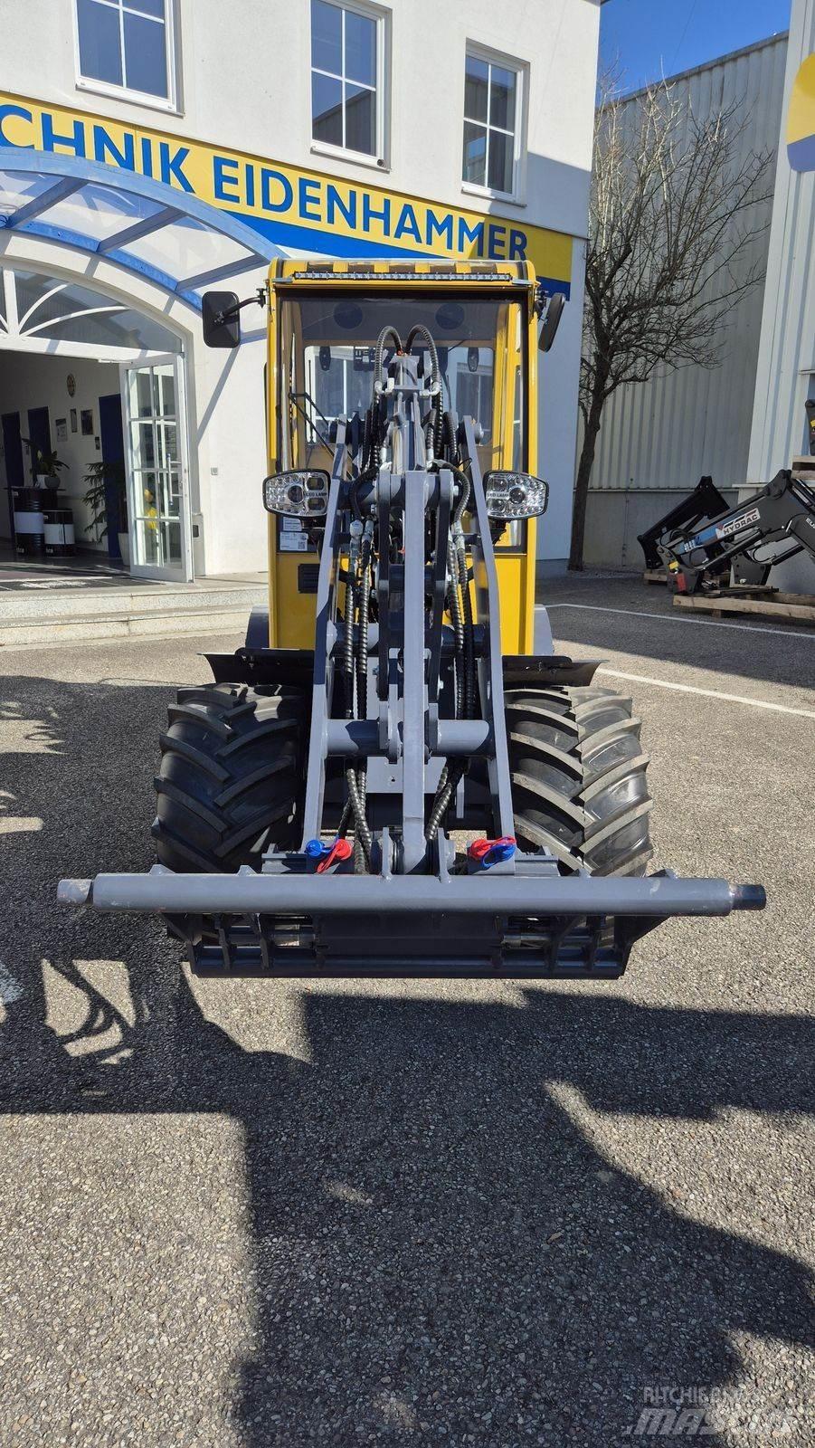Eurotrac W12 s 前端裝載機和挖掘機