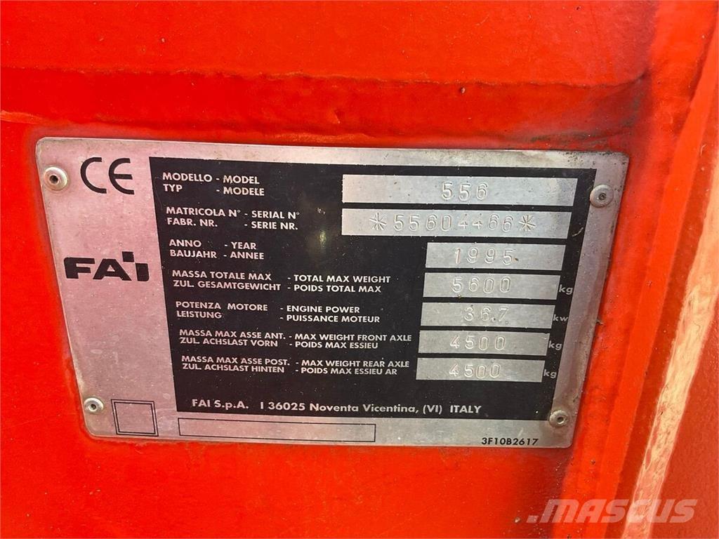 Fai 556 前端裝載機和挖掘機