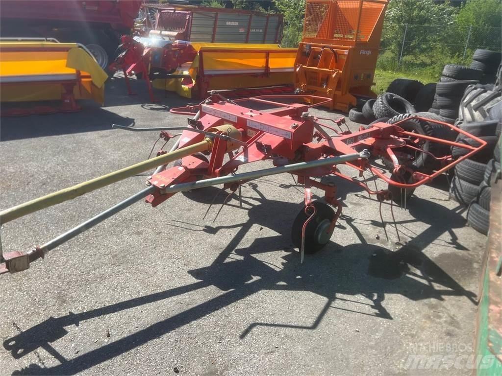 Fella TH 530 耙與翻草機