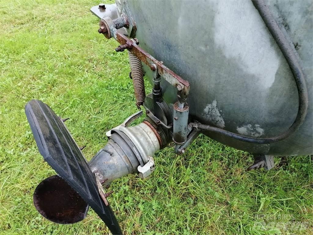  Güllefass 水肥車