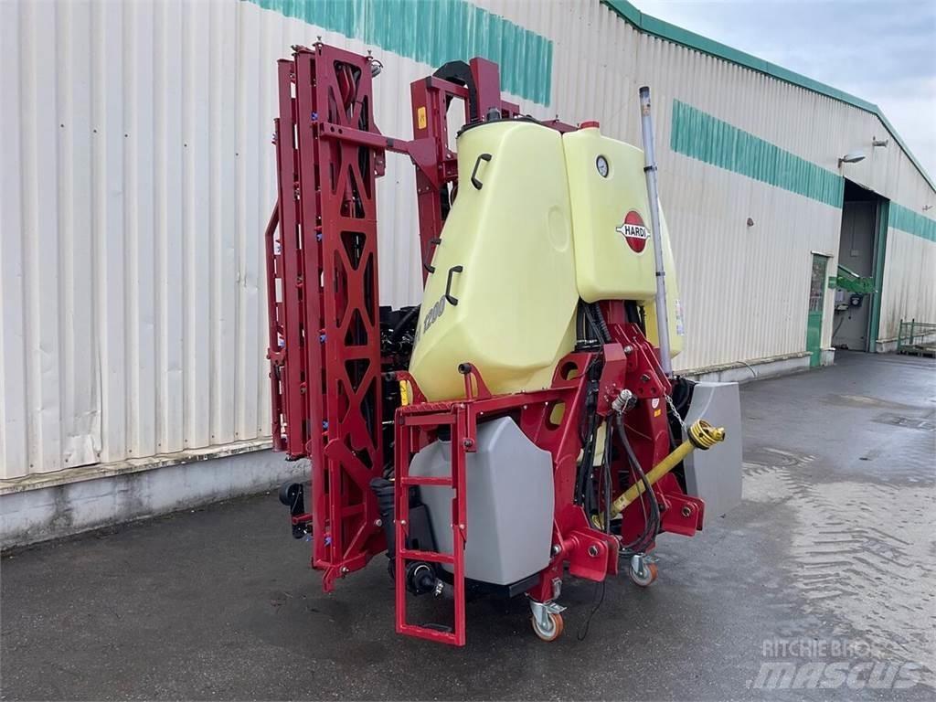 Hardi MEGA 1200 牽引式噴霧機