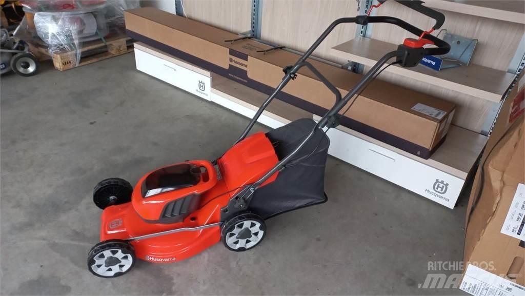 Husqvarna LC 137i 騎乘式割草機