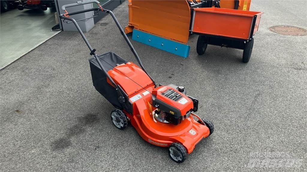 Husqvarna LC 247S 騎乘式割草機