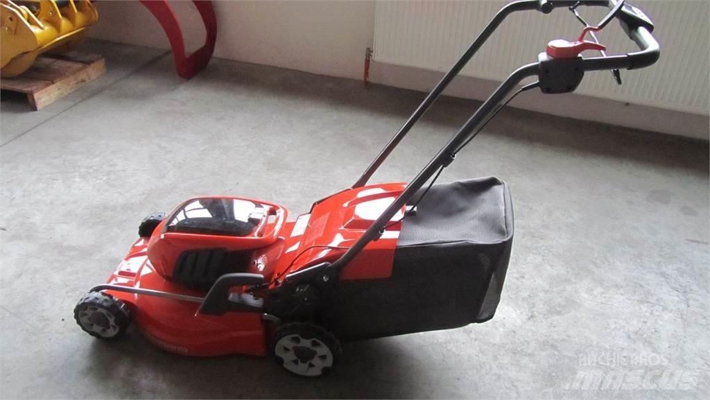 Husqvarna LC 347iVX 騎乘式割草機