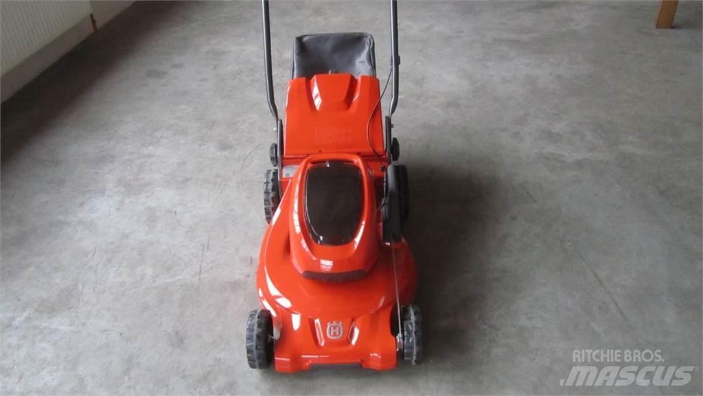 Husqvarna LC 347iVX 騎乘式割草機