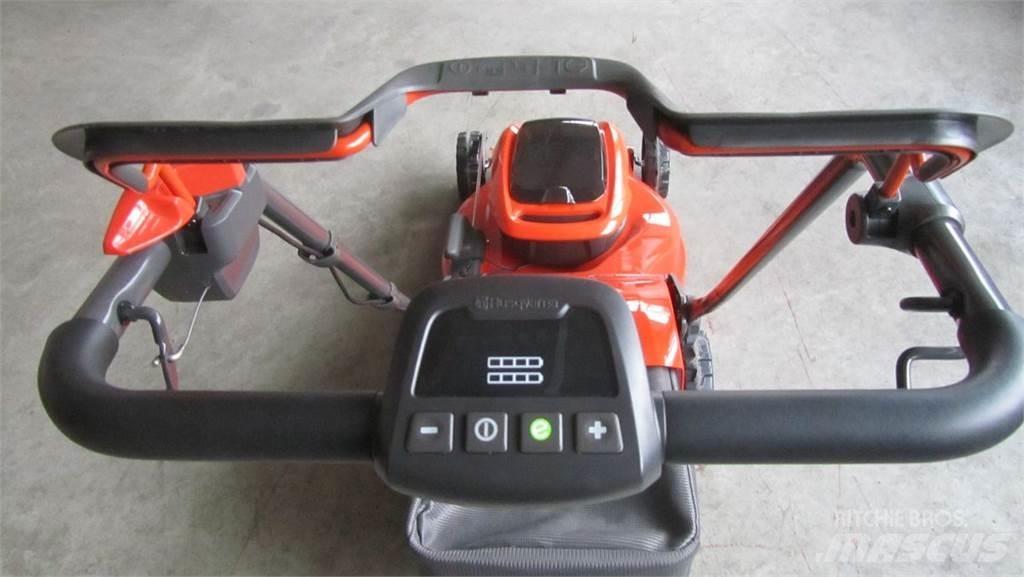 Husqvarna LC 347iVX 騎乘式割草機