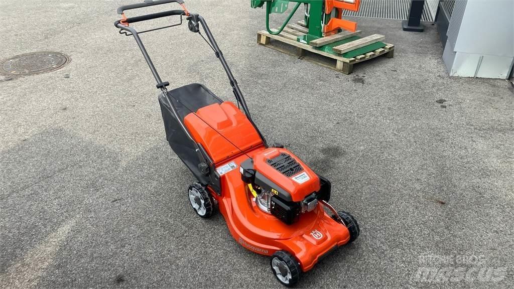 Husqvarna LC 347V 騎乘式割草機