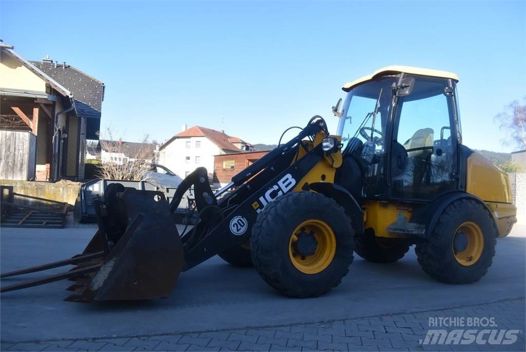 JCB 406 輪胎式裝載機