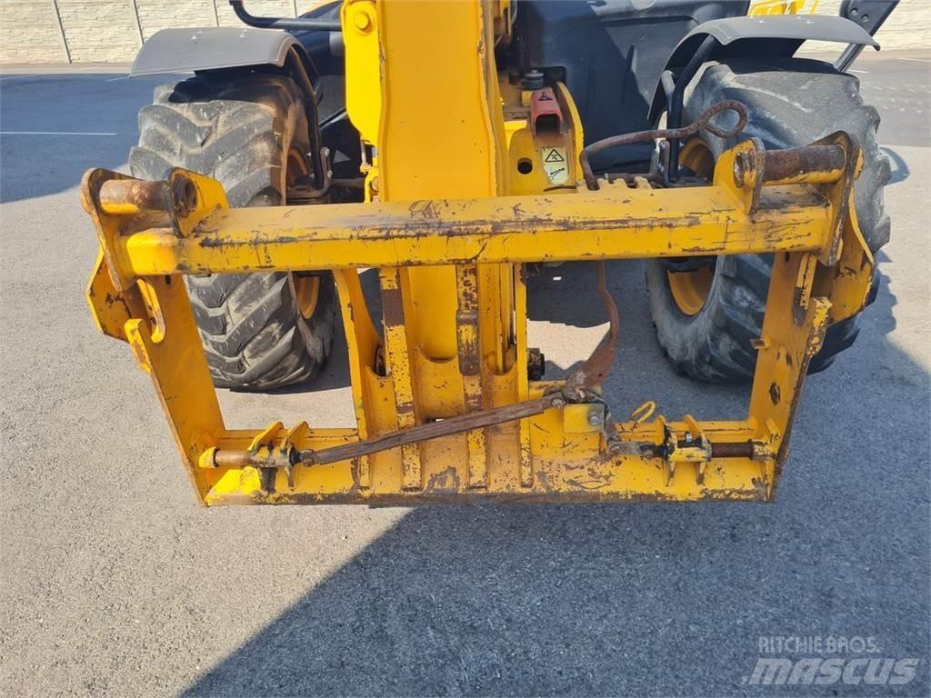 JCB 535 95 伸縮臂操作車