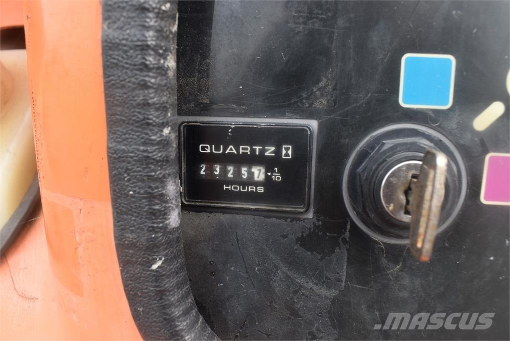 JLG 450AJ 曲臂高空作業車